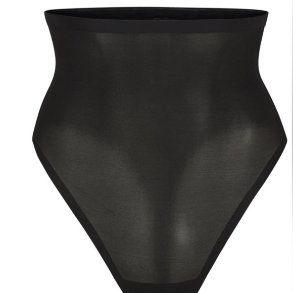 SKIMS Thong - Picture 4 of 8